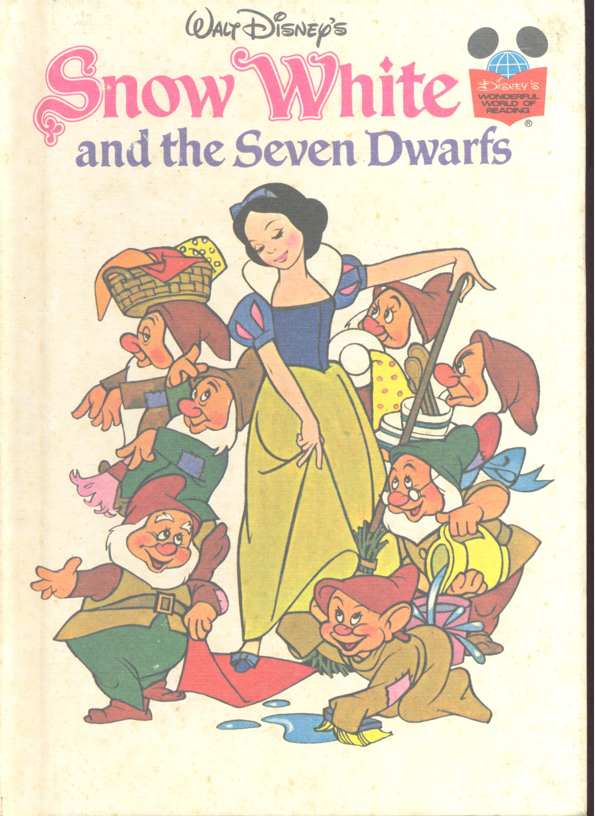 Walt Disney' s Snow white and the seven dwanrfs.